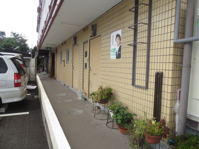 物件外観写真3　(エントランス部分)