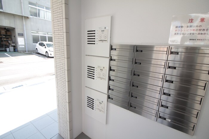 物件外観写真2　(エントランス部分)