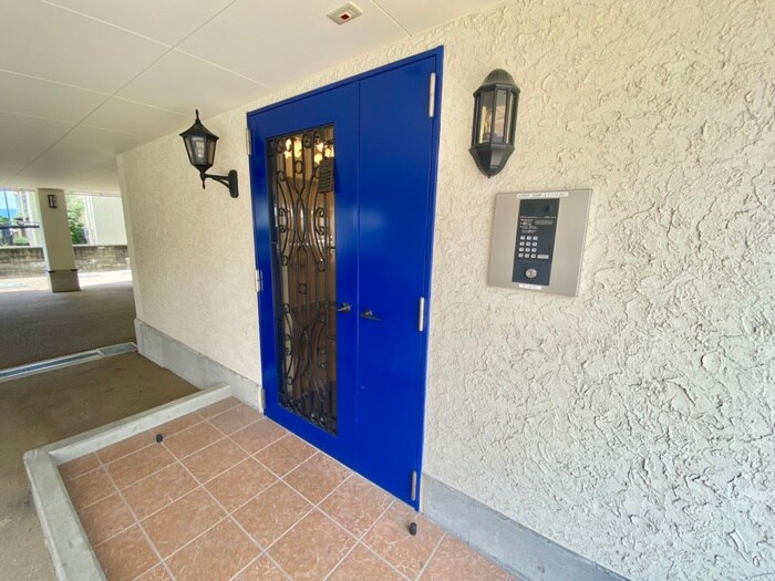 物件外観写真2　(エントランス部分)