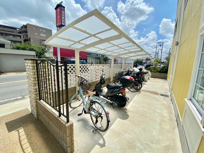 物件外観写真4　(駐輪場)