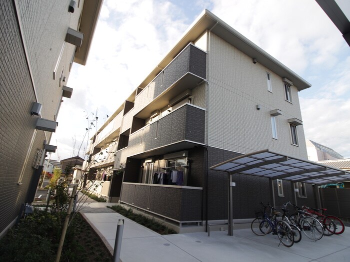 物件外観写真2　(エントランス部分)