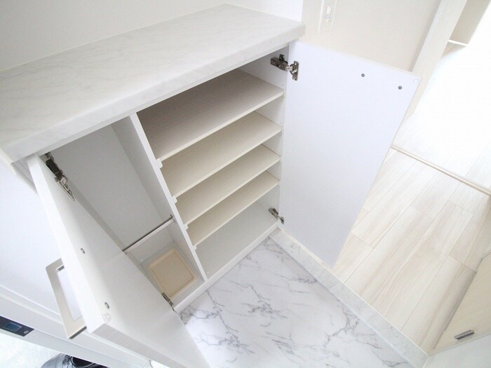 物件内観写真18　(靴箱)