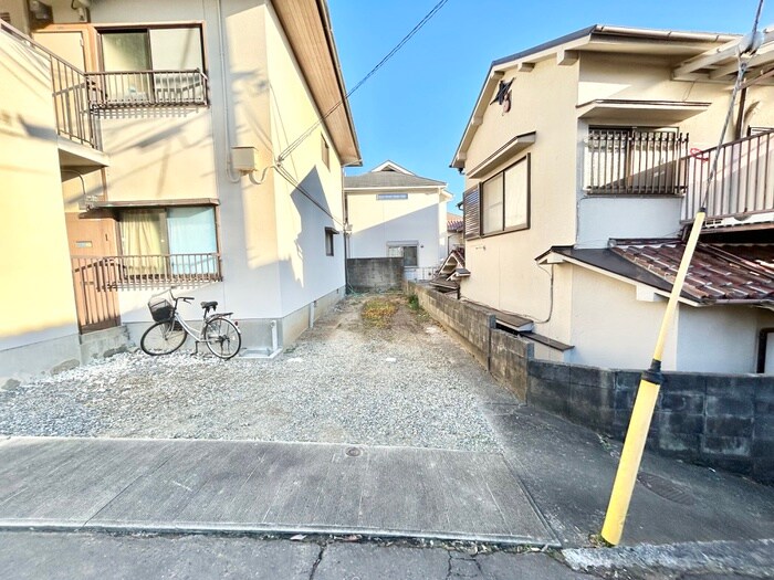 物件外観写真2　(駐車場)