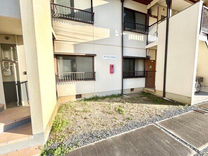 物件外観写真5　(エントランス部分)