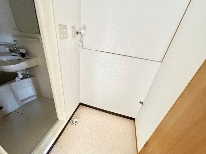 物件内観写真18　(洗濯機置場)