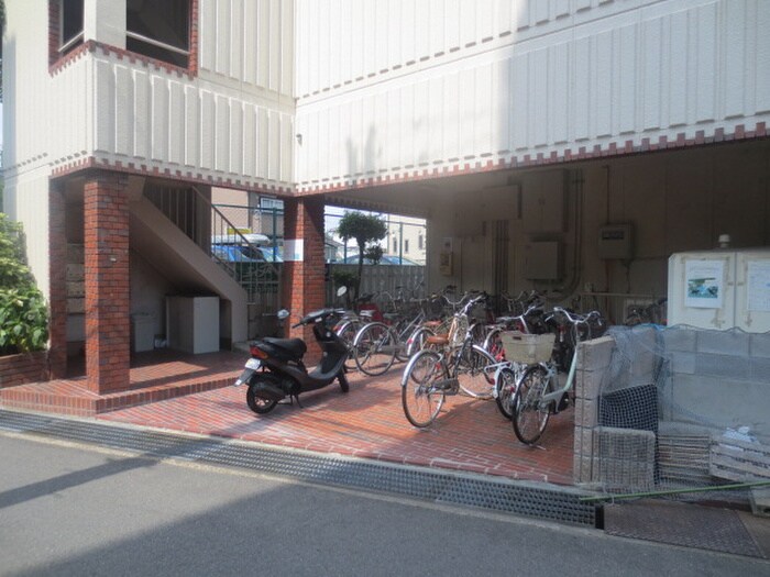 物件外観写真3　(駐輪場)