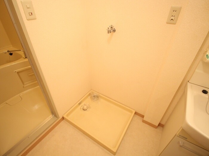 物件内観写真15　(洗濯機置場)