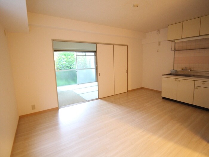 物件内観写真16　(室内からの展望)