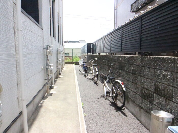 物件外観写真5　(駐輪場)