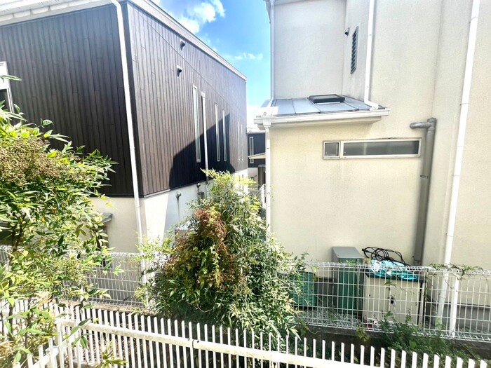 物件内観写真18　(室内からの展望)