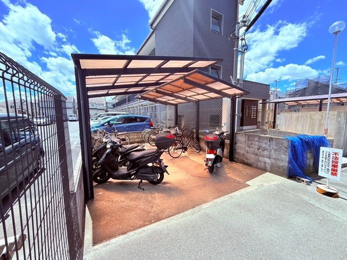 物件外観写真4　(駐輪場)