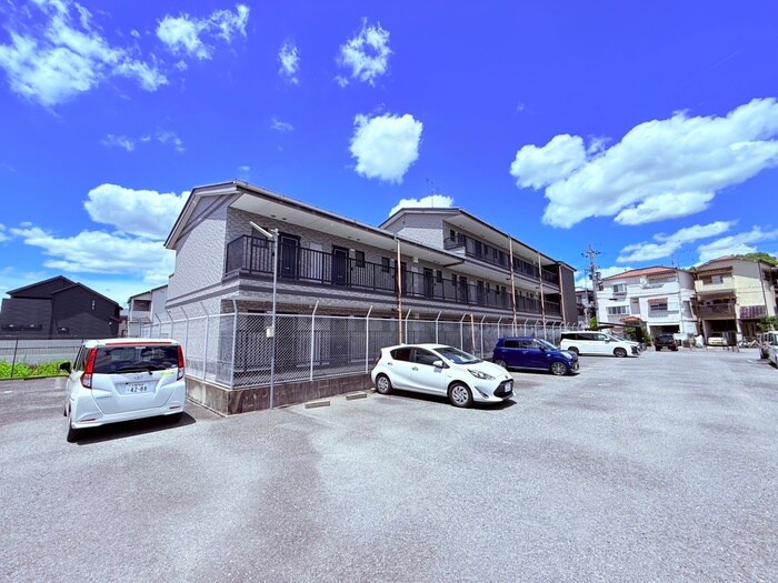 物件外観写真5　(駐車場)