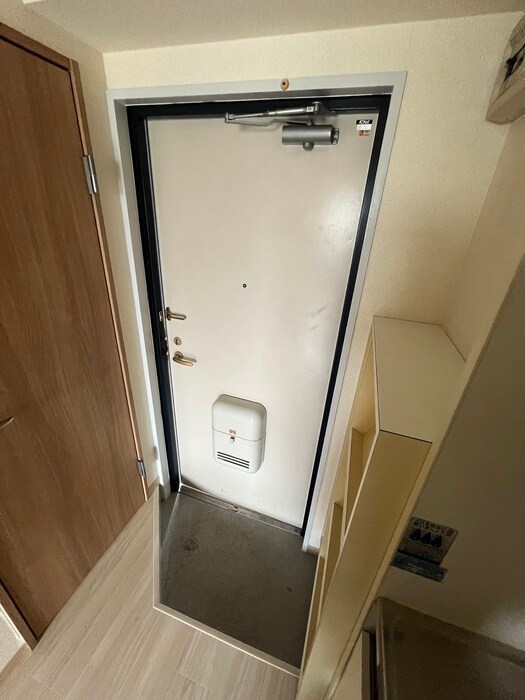 物件内観写真16　(玄関)