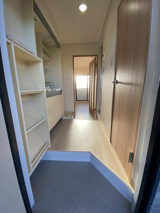 物件内観写真17　(玄関)