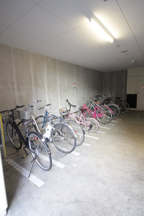 物件外観写真3　(駐輪場)