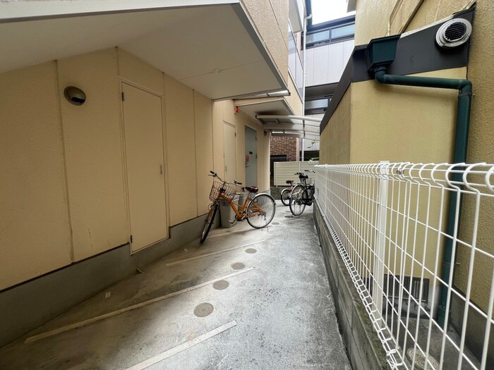 物件外観写真4　(駐輪場)