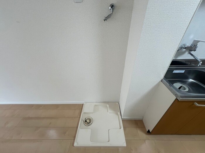 物件内観写真10　(洗濯機置場)