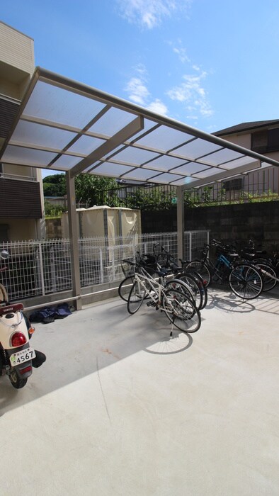 物件外観写真4　(駐輪場)