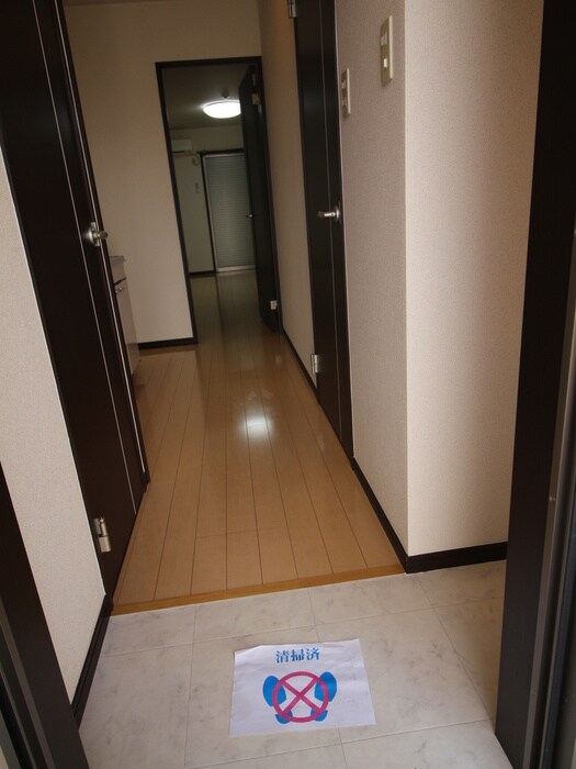 物件内観写真5　(玄関)