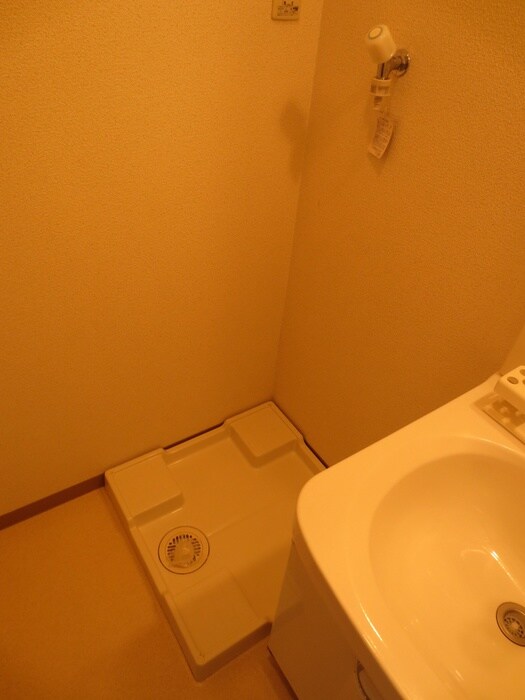 物件内観写真15　(洗濯機置場)