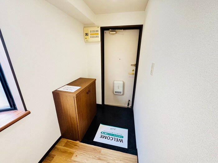 物件内観写真13　(玄関)