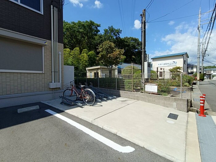 物件外観写真5　(駐輪場)