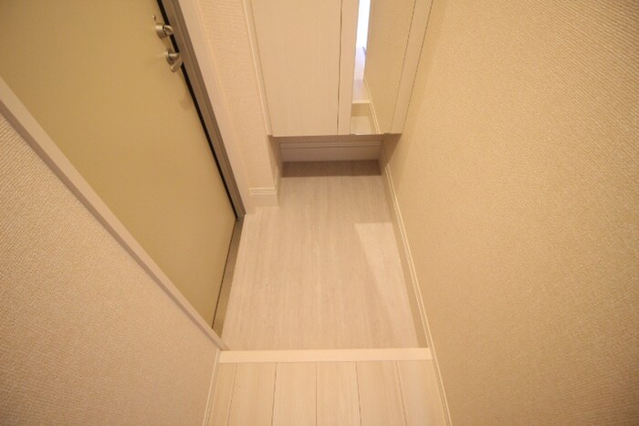 物件内観写真16　(玄関)