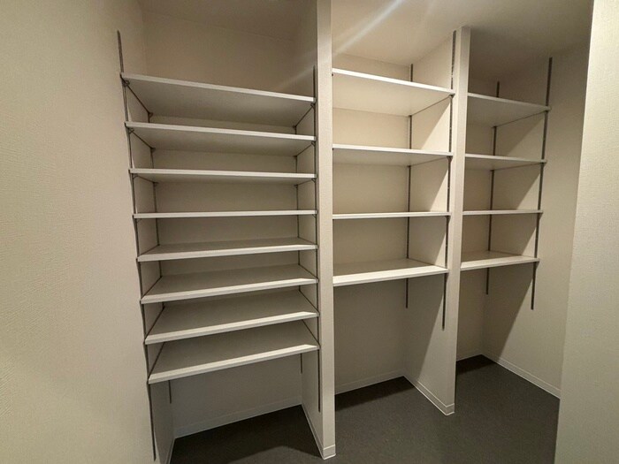 物件内観写真12　(収納)