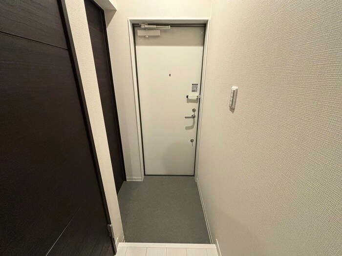 物件内観写真13　(玄関)