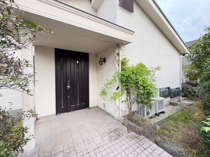 物件外観写真3　(エントランス部分)