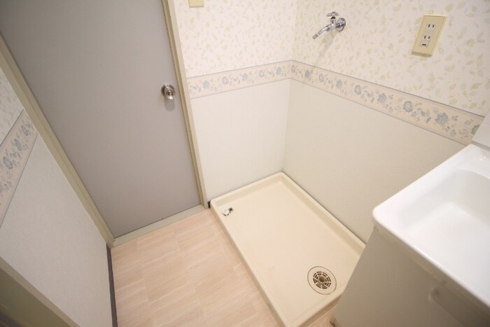 物件内観写真18　(洗濯機置場)