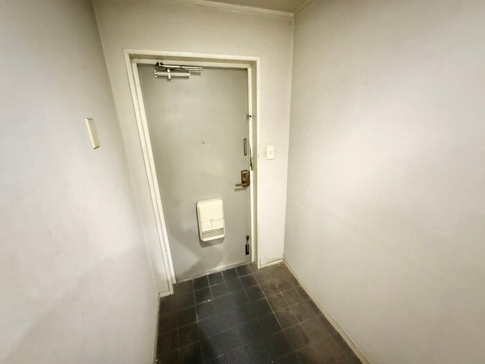物件内観写真18　(玄関)