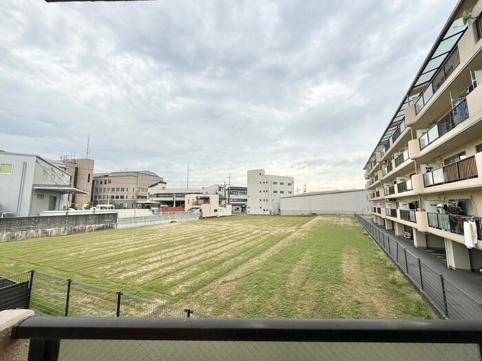 物件内観写真21　(室内からの展望)