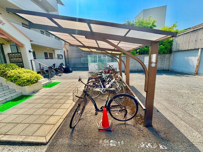 物件外観写真3　(駐輪場)