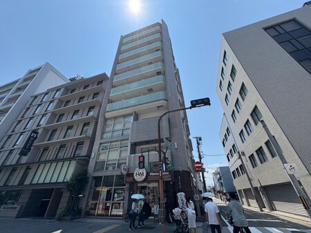 シカタオンズビルディング外観写真