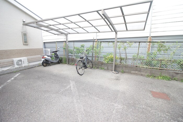 物件外観写真3　(駐輪場)