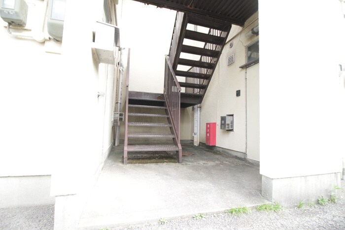 物件外観写真5　(エントランス部分)