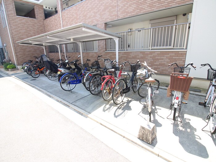 物件外観写真3　(駐輪場)