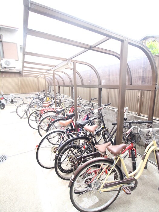 物件外観写真5　(駐輪場)