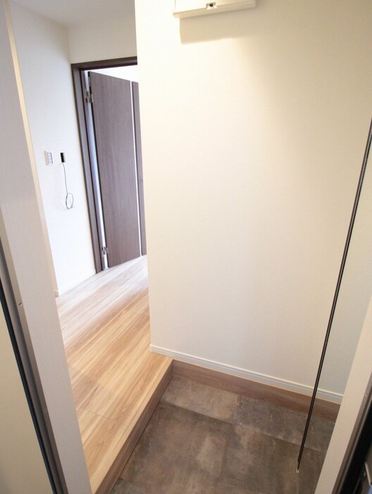 物件内観写真7　(玄関)