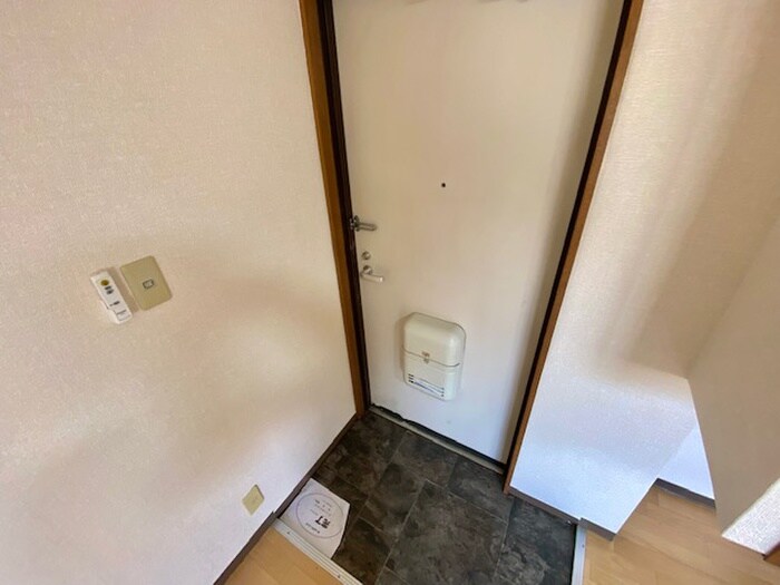 物件内観写真6　(玄関)