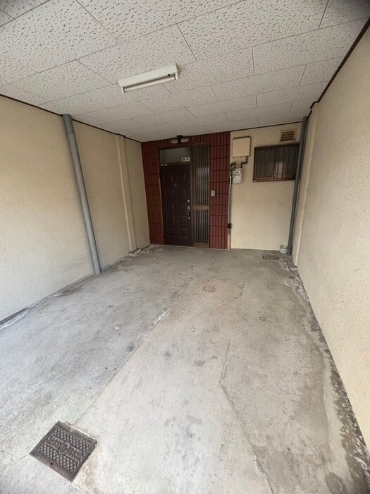 物件外観写真4　(エントランス部分)