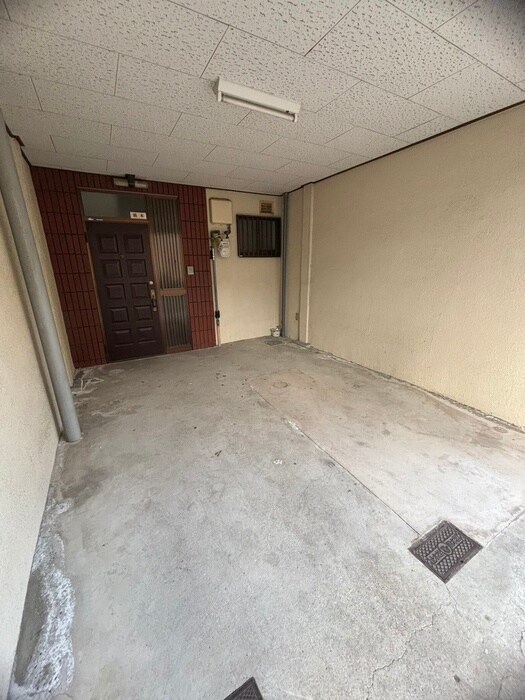 物件外観写真5　(エントランス部分)