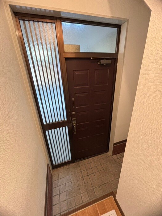 物件内観写真12　(玄関)