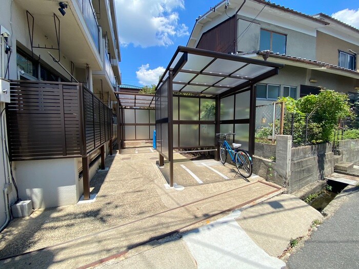 物件外観写真2　(駐輪場)