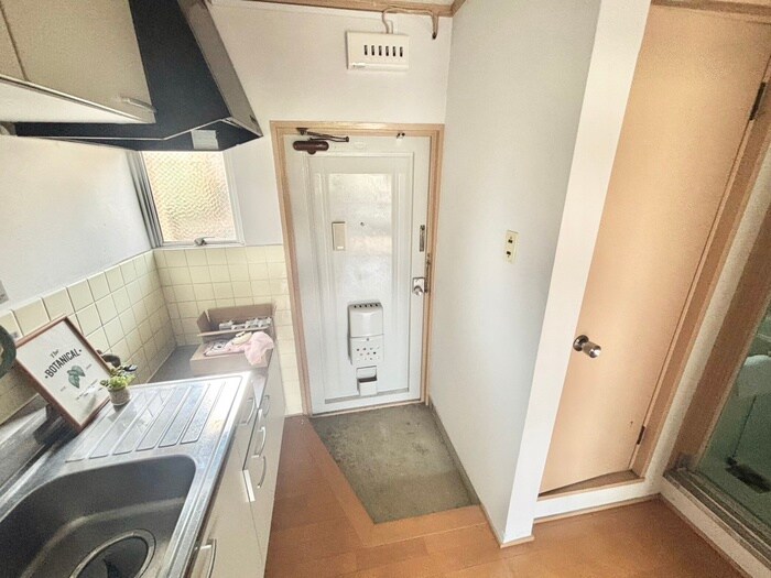 物件内観写真18　(玄関)