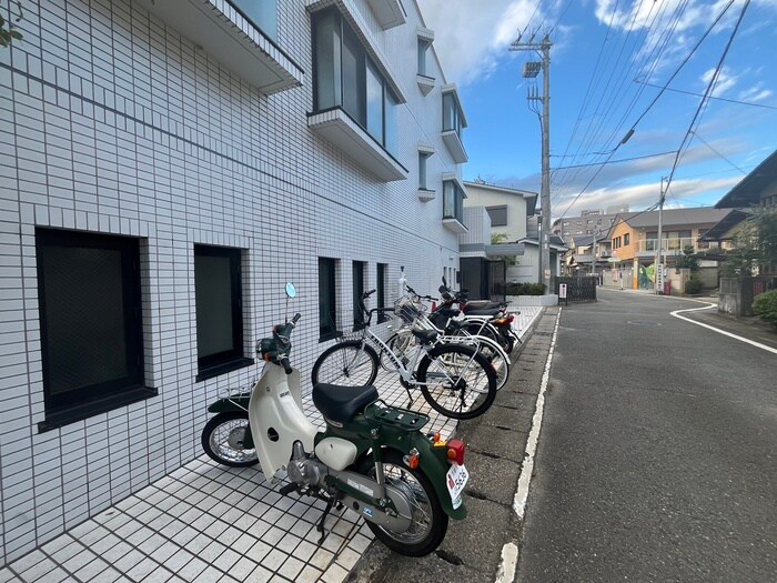 物件外観写真3　(駐輪場)
