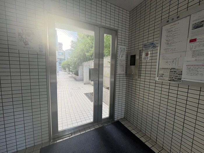 物件外観写真5　(エントランス部分)