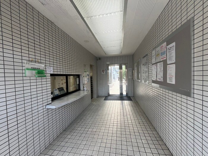 物件外観写真6　(エントランス部分)