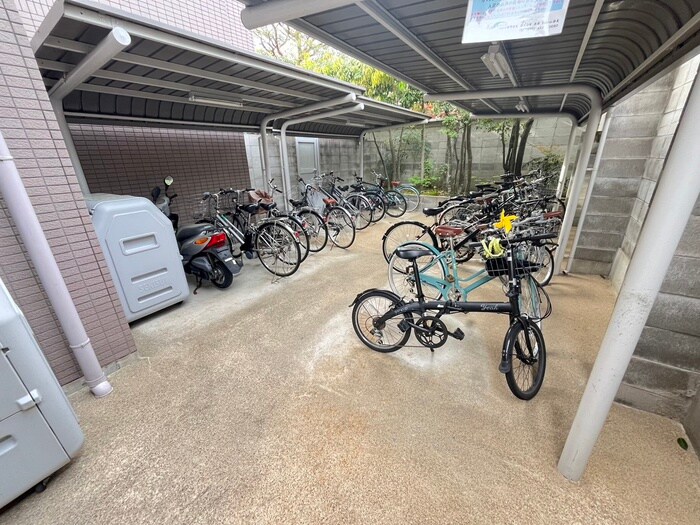 物件外観写真5　(駐輪場)